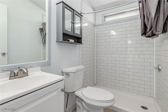 6920 Oakridge Avenue, Pahrump, NV 89048