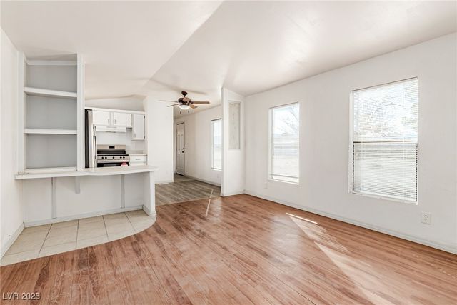 6920 Oakridge Avenue, Pahrump, NV 89048