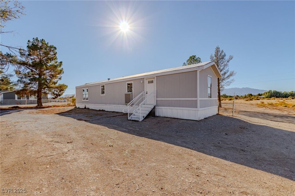 6920 Oakridge Avenue, Pahrump, NV 89048