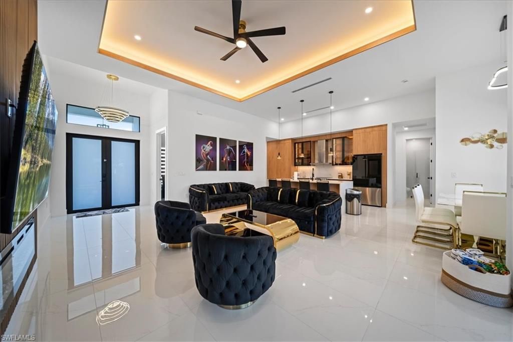 Image 5 of property listing at 203 SE 11th TER, Cape Coral, FL 33990