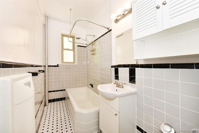 84-49 168th Street 1F, Jamaica Hills, NY 11432