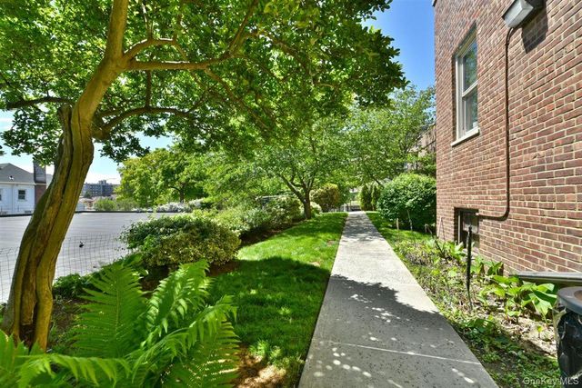 84-49 168th Street 1F, Jamaica Hills, NY 11432