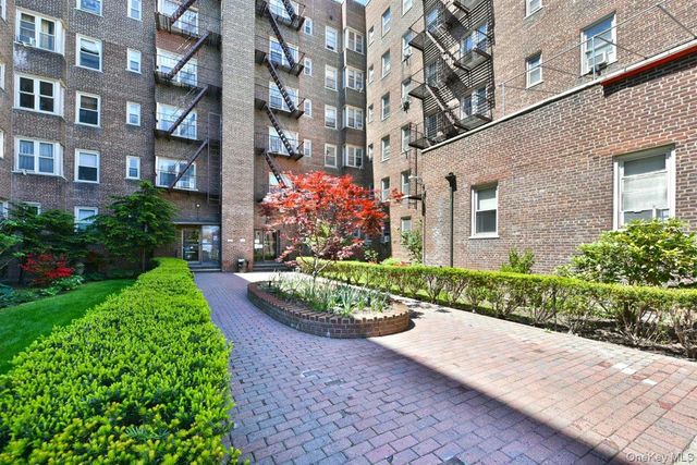 84-49 168th Street 1F, Jamaica Hills, NY 11432