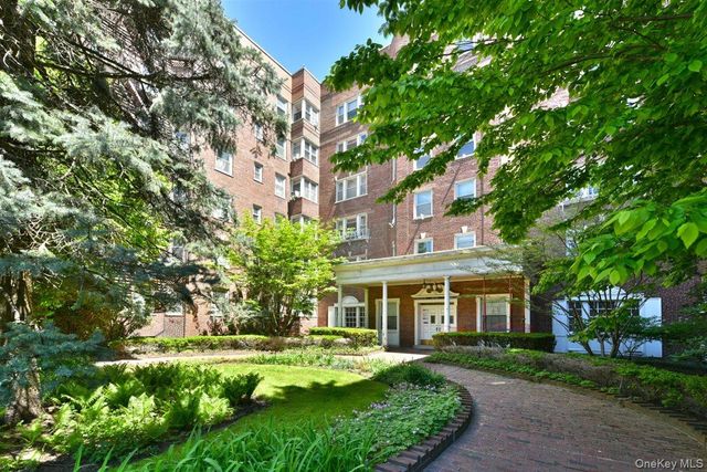 84-49 168th Street 1F, Jamaica Hills, NY 11432
