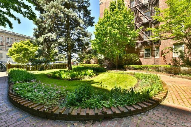 84-49 168th Street 1F, Jamaica Hills, NY 11432