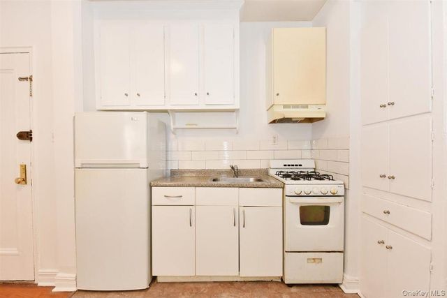 84-49 168th Street 1F, Jamaica Hills, NY 11432