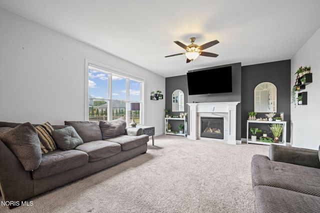 176 Avilyn Lane, Oregon, OH 43616