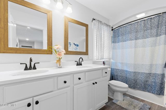 176 Avilyn Lane, Oregon, OH 43616