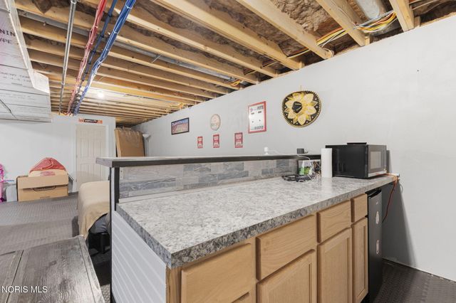 176 Avilyn Lane, Oregon, OH 43616