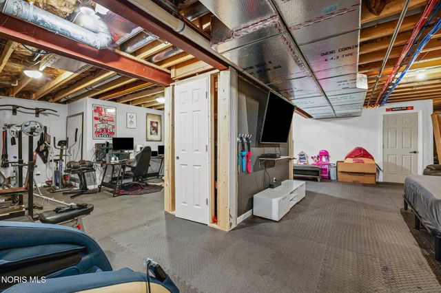 176 Avilyn Lane, Oregon, OH 43616