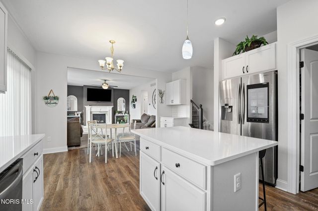176 Avilyn Lane, Oregon, OH 43616