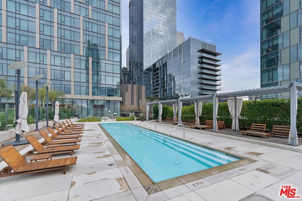 Image 33 of property listing at 889 Francisco Street 1508, Los Angeles, CA 90017