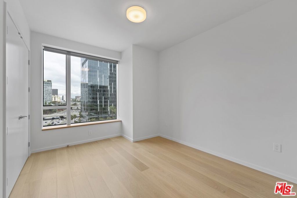 Image 7 of property listing at 889 Francisco Street 1508, Los Angeles, CA 90017
