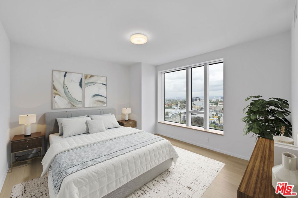 Image 8 of property listing at 889 Francisco Street 1508, Los Angeles, CA 90017