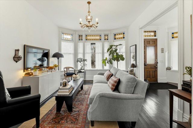 283 Avon Street N, Saint Paul, MN 55104