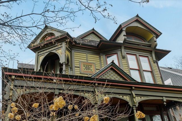 283 Avon Street N, Saint Paul, MN 55104