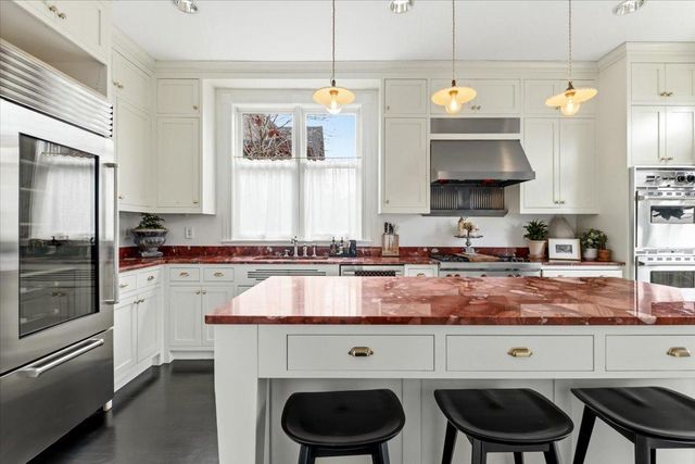 283 Avon Street N, Saint Paul, MN 55104