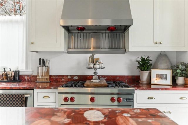 283 Avon Street N, Saint Paul, MN 55104