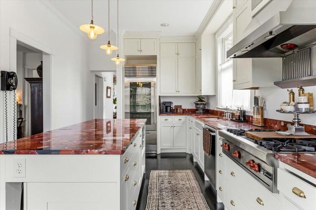 283 Avon Street N, Saint Paul, MN 55104