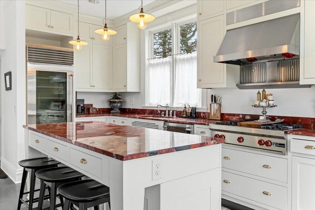 283 Avon Street N, Saint Paul, MN 55104