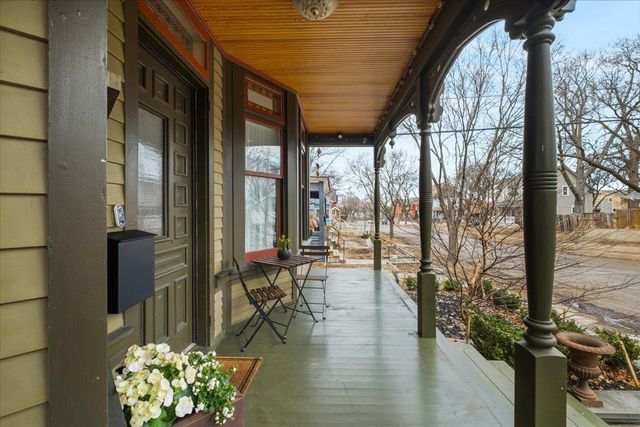 283 Avon Street N, Saint Paul, MN 55104