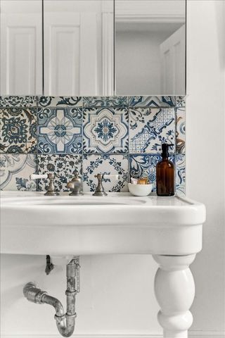 283 Avon Street N, Saint Paul, MN 55104