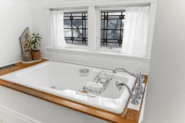 283 Avon Street N, Saint Paul, MN 55104