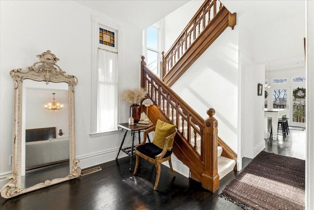 283 Avon Street N, Saint Paul, MN 55104