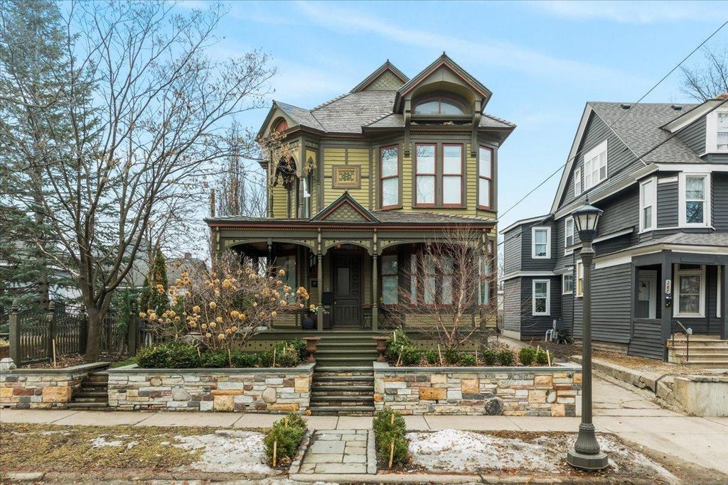 283 Avon Street N, Saint Paul, MN 55104