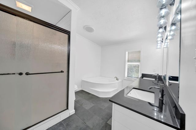 555 Wilder Crest Lane, Brenham, TX 77833