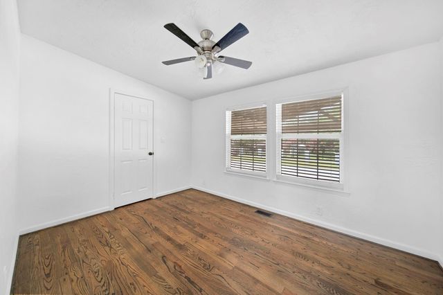 555 Wilder Crest Lane, Brenham, TX 77833