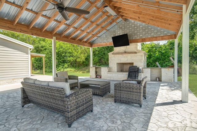 555 Wilder Crest Lane, Brenham, TX 77833