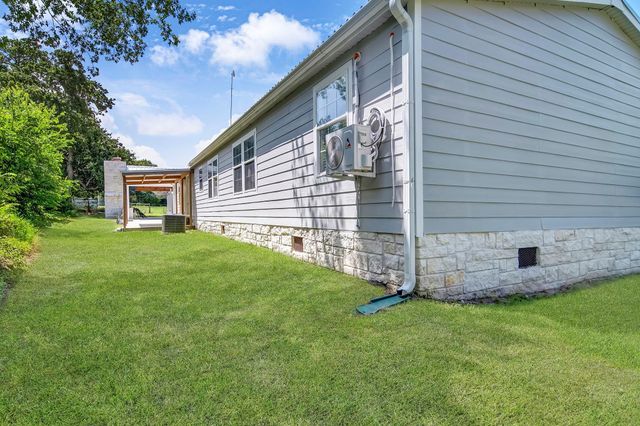 555 Wilder Crest Lane, Brenham, TX 77833