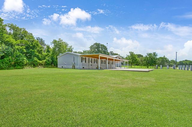 555 Wilder Crest Lane, Brenham, TX 77833