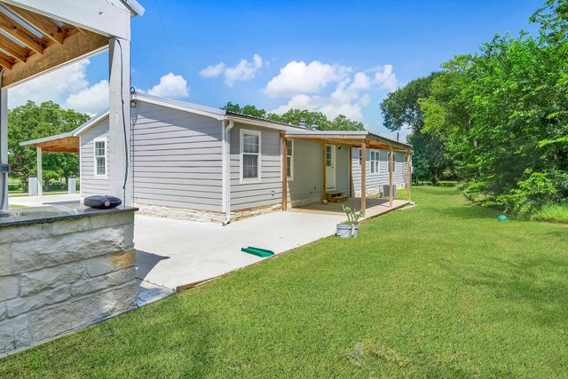 555 Wilder Crest Lane, Brenham, TX 77833