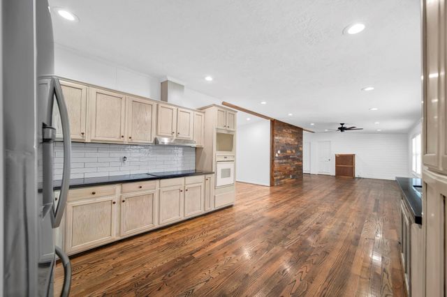 555 Wilder Crest Lane, Brenham, TX 77833