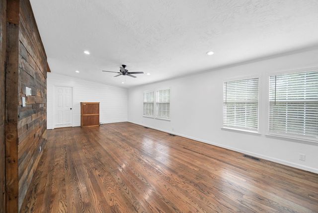 555 Wilder Crest Lane, Brenham, TX 77833