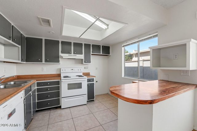 15601 N 27TH Street 40, Phoenix, AZ 85032