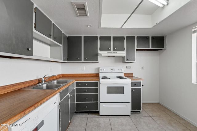 15601 N 27TH Street 40, Phoenix, AZ 85032