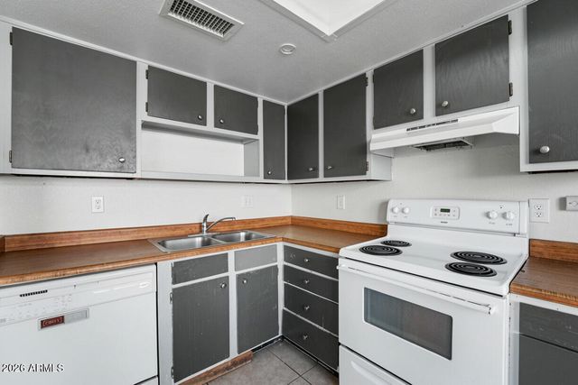 15601 N 27TH Street 40, Phoenix, AZ 85032