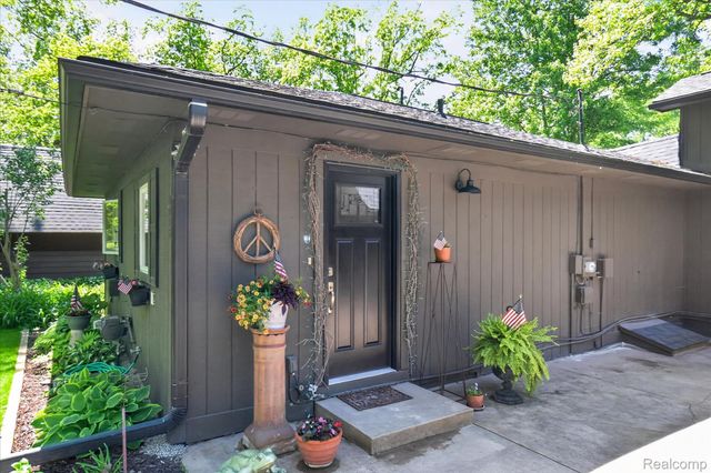 6415 Riverdale Road, Hamburg Township, MI 48189