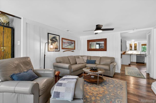 6415 Riverdale Road, Hamburg Township, MI 48189