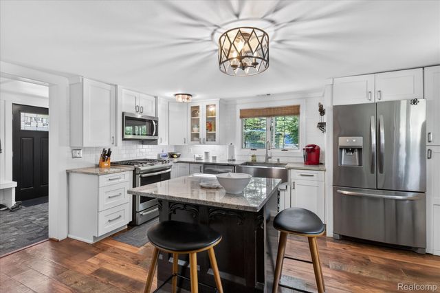 6415 Riverdale Road, Hamburg Township, MI 48189