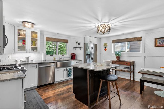 6415 Riverdale Road, Hamburg Township, MI 48189