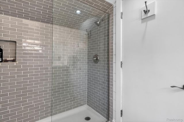 6415 Riverdale Road, Hamburg Township, MI 48189