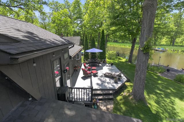 6415 Riverdale Road, Hamburg Township, MI 48189