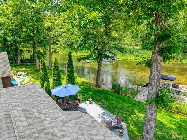 6415 Riverdale Road, Hamburg Township, MI 48189