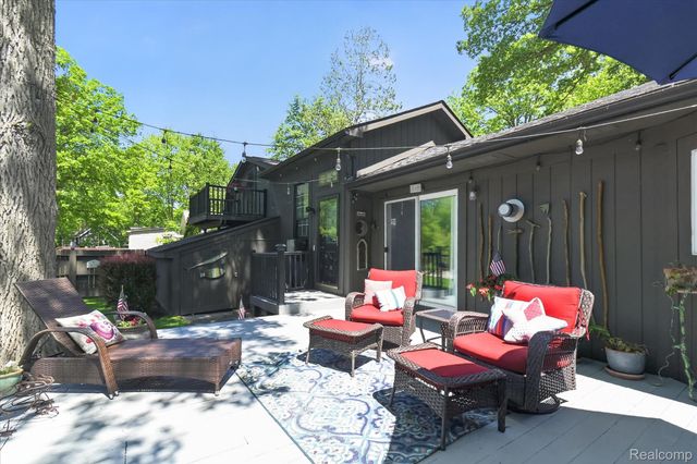 6415 Riverdale Road, Hamburg Township, MI 48189