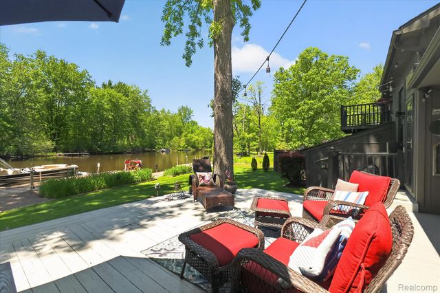 6415 Riverdale Road, Hamburg Township, MI 48189