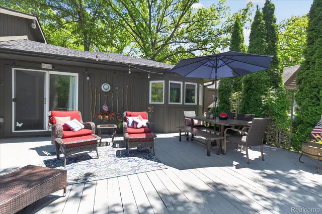 6415 Riverdale Road, Hamburg Township, MI 48189
